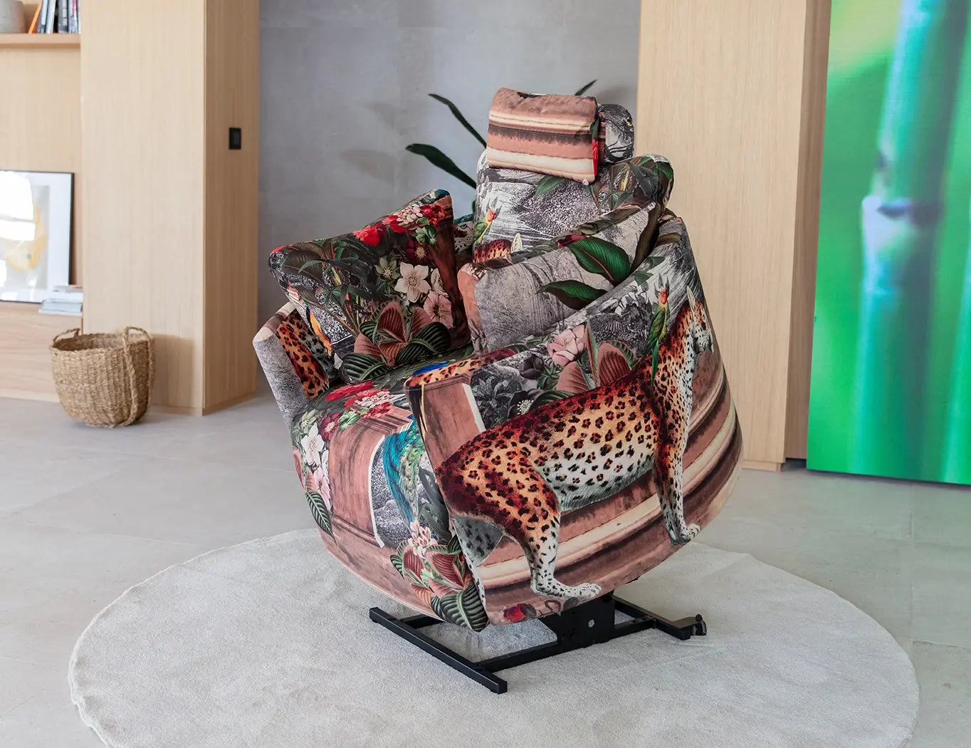 Fama Moonrise Powerlift Armchair